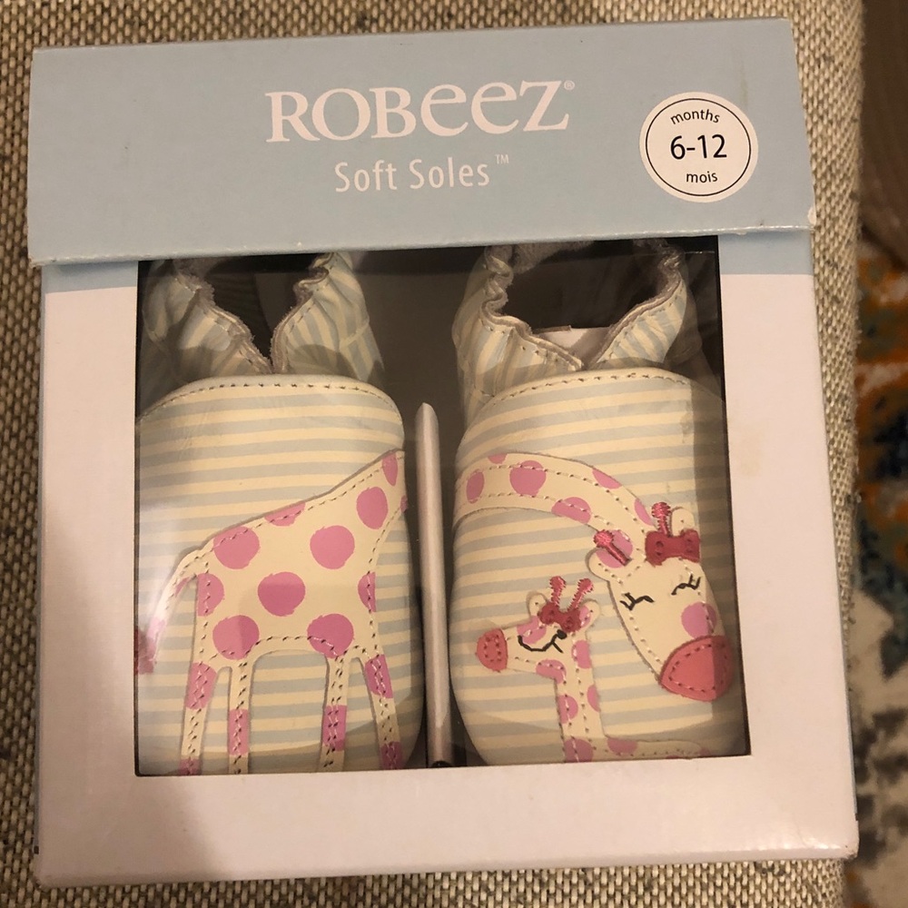Robeez soft walking shoes (6-12 months)